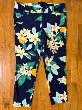Old Navy Women’s Pixies in Navy Floral Printed Stretch Pants